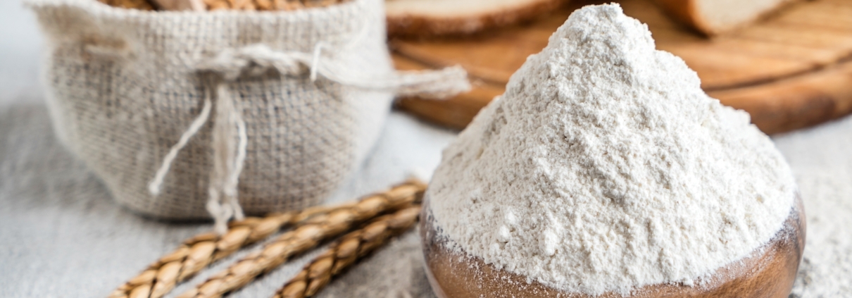 wheat and flour on the table highlighting the results of thorough grain processing